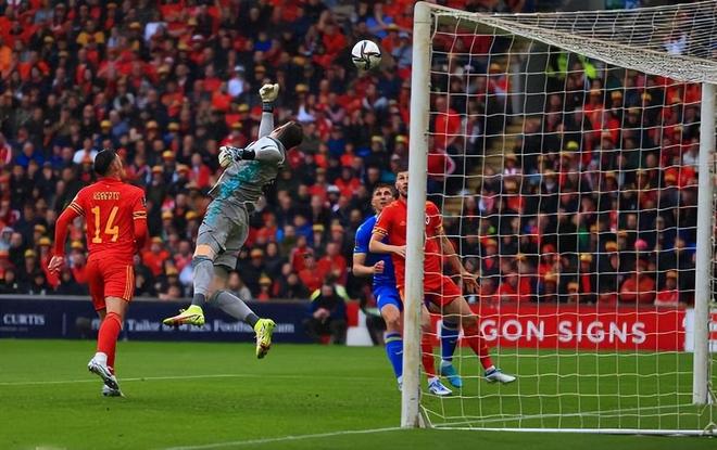 乌克兰绝杀西班牙，库尔图瓦刷新纪录的简单介绍