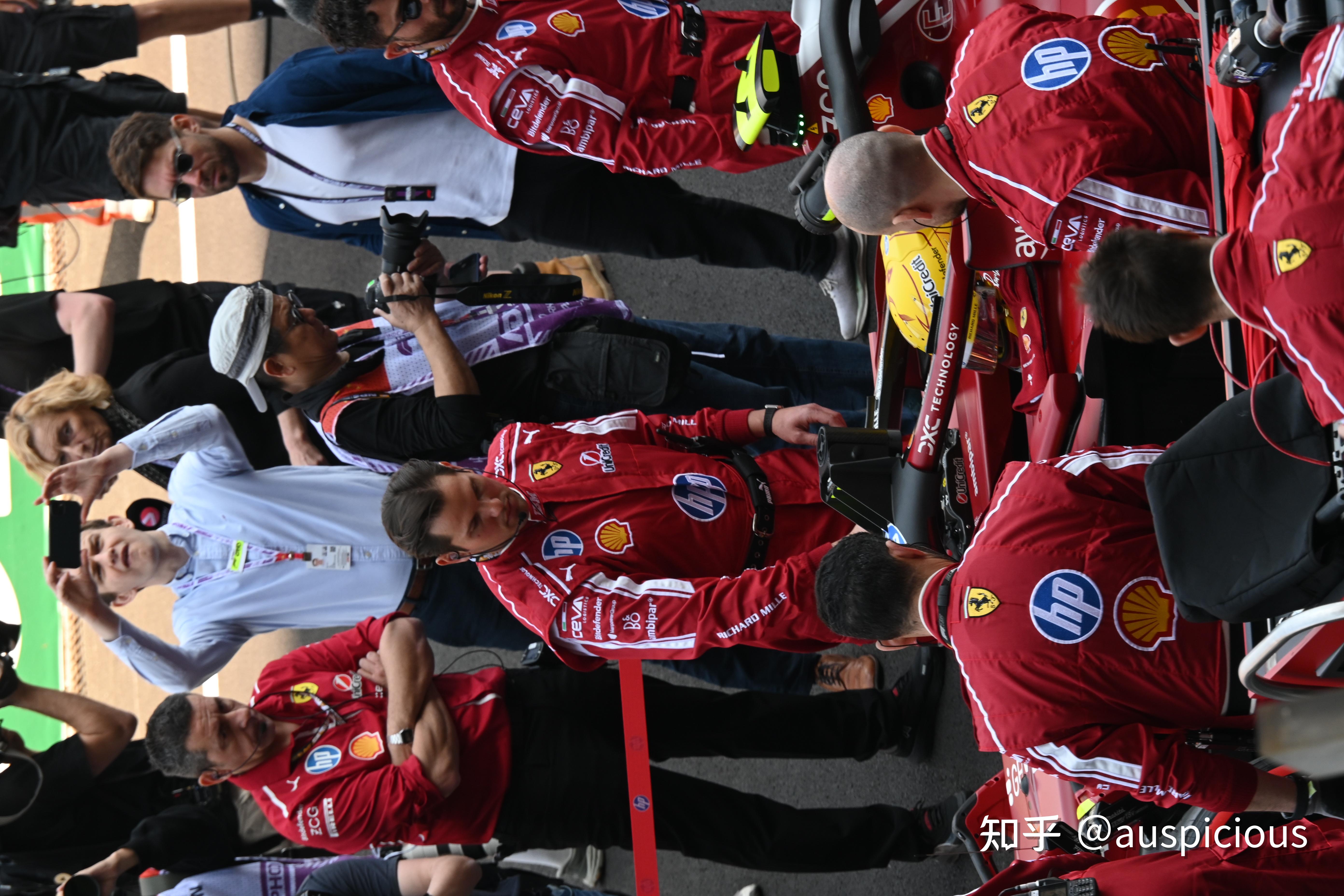 哈斯车队鏖战红牛车队,阿隆索统治全场的简单介绍 哈斯车队鏖战红牛车队,阿隆索统治全场的简单介绍