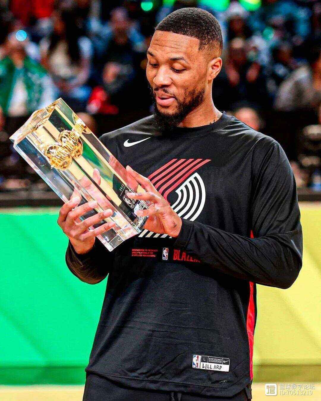 太阳鏖战广东队,利拉德惊艳四座 太阳鏖战广东队,利拉德惊艳四座