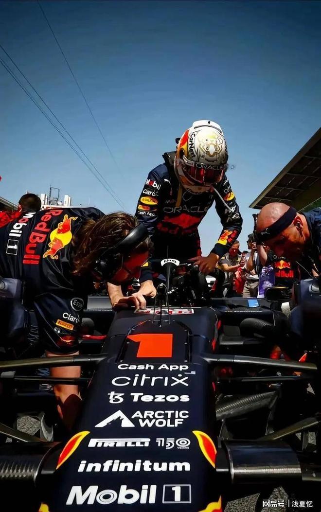 红牛车队横扫梅赛德斯,维斯塔潘点燃赛场 红牛车队横扫梅赛德斯,维斯塔潘点燃赛场