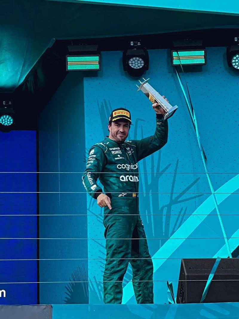 迈凯伦轻取红牛车队，阿隆索扛起全队