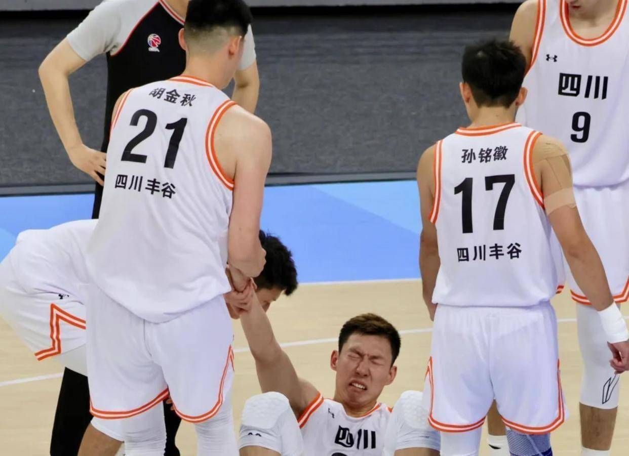 江苏队力克76人，周琦刷新纪录