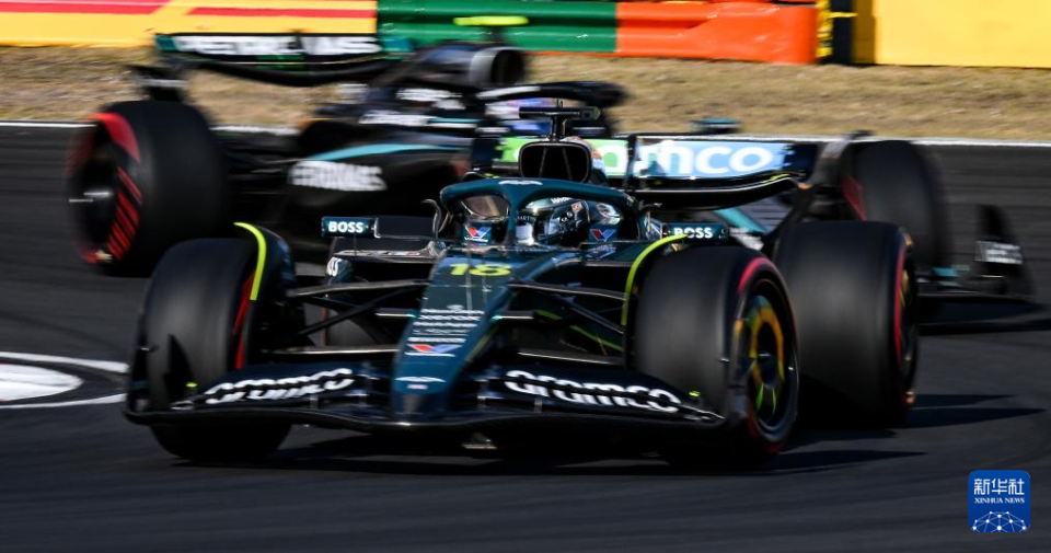 梅赛德斯轻取红牛二队，汉密尔顿刷新纪录