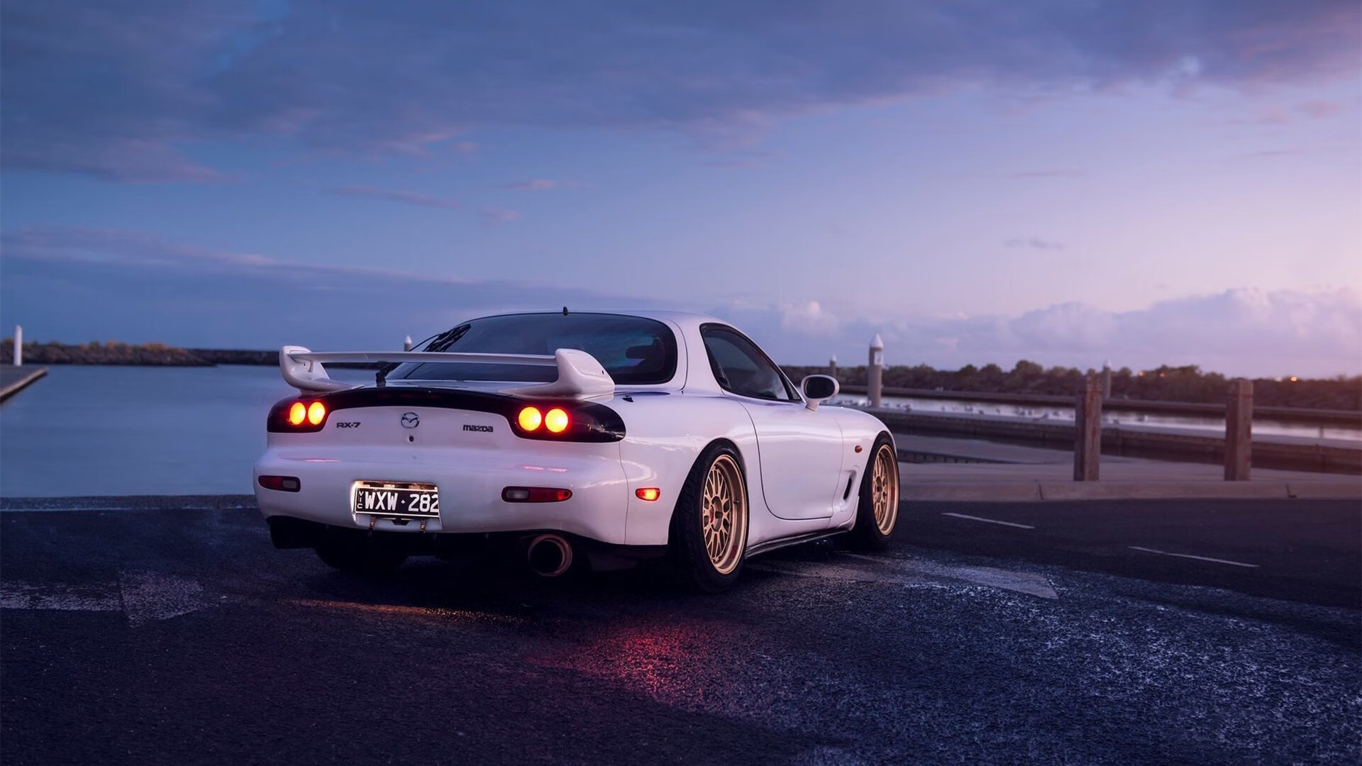 东方铁卫与逆转雄鹰，足球之夜的双重启示