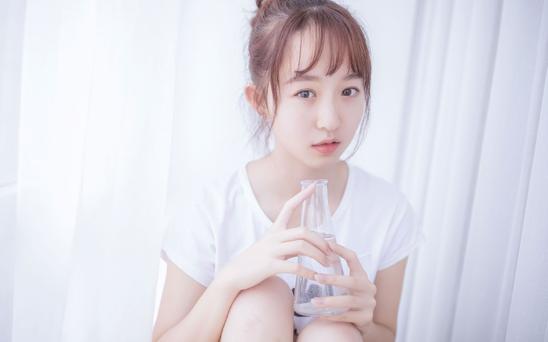 暴雨中的闪电,当弗拉霍维奇爆发照亮厄瓜多尔的压制之夜