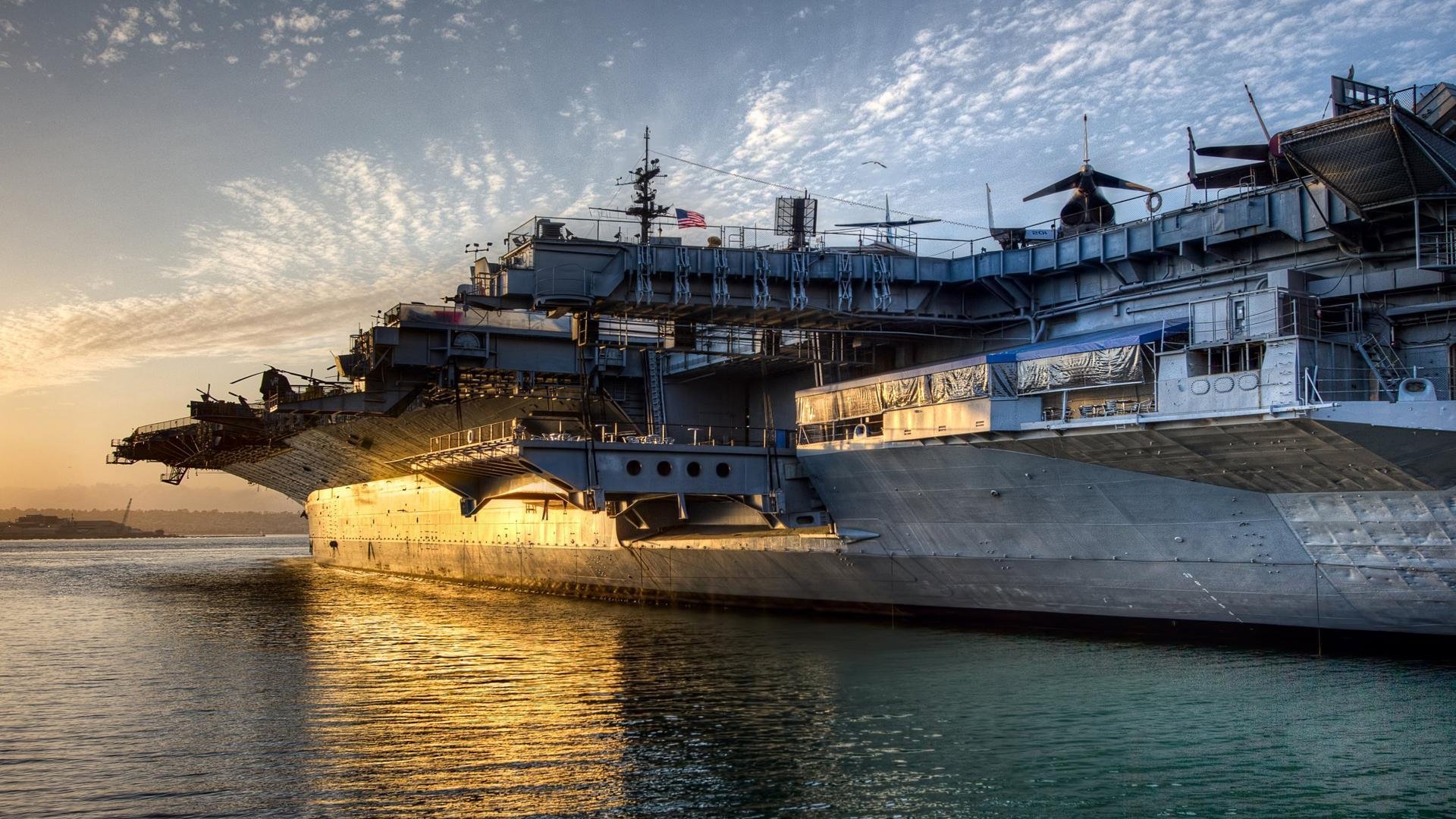 双面超人，霍勒迪横跨篮足赛场的神奇一夜